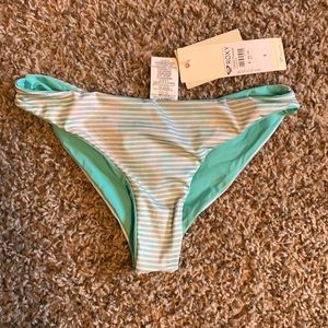 Roxy Bottoms. NWT. Reversible. Size small
